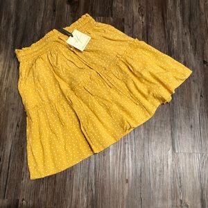 Lulu’s yellow skirt